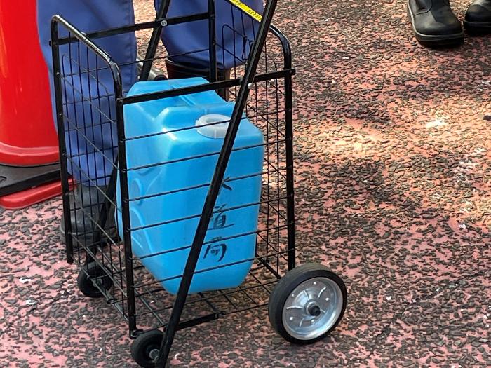 10Lポリタンクとカート