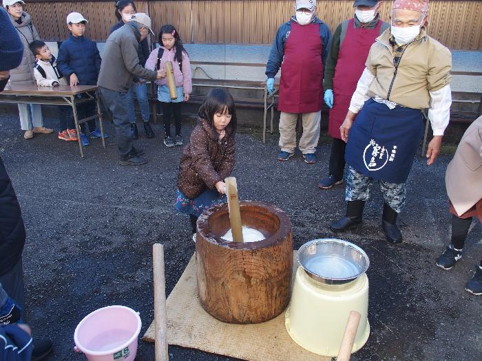 餅つき体験-2