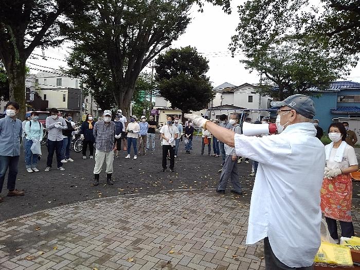 作業説明をする会長