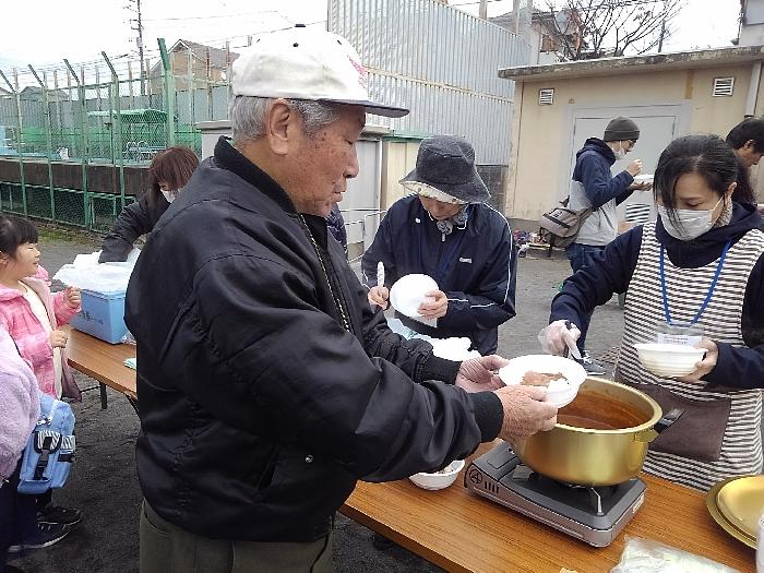 炊き出しのカレー