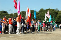 選手全員整列、さー運動会開始だ