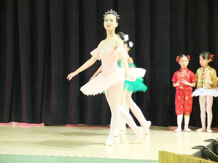 華麗なクラシックバレエ演技