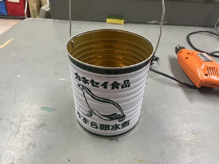 給食の空き缶でかわいいバケツが出来ました。
