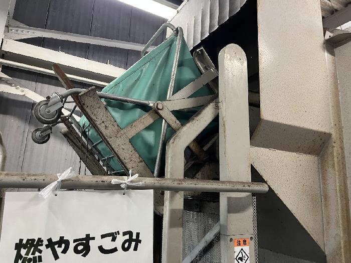 カッパを着ての対応です。
