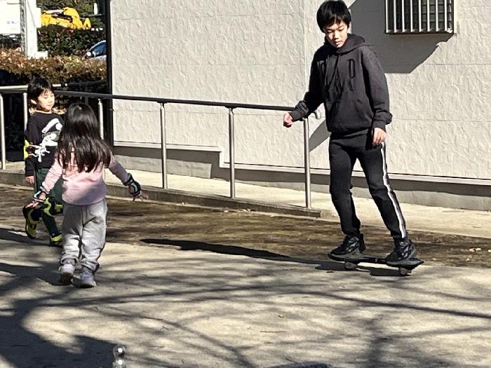 孫たちとひと時の戯れ