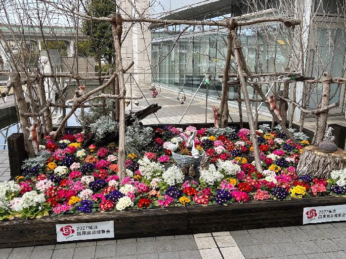 入り口でお花のお出迎え