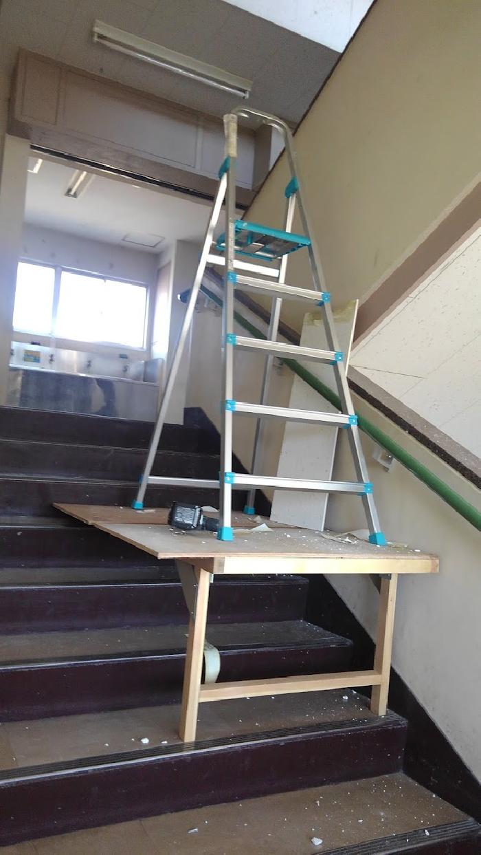 �K�i�̍�����Ƃ���