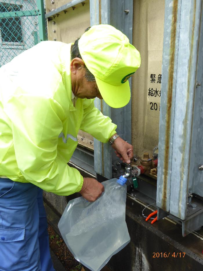 70Tのタンクから取水訓練