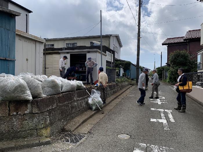 ごみ袋19袋の雑草に!